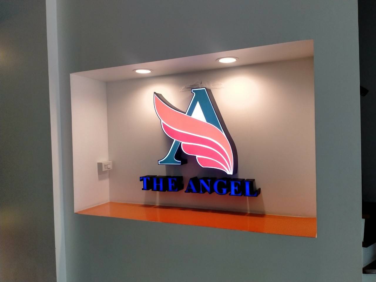 กล่องไฟไดคัท หน้าอะคริลิคติดสติกเกอร์ตามแบบ