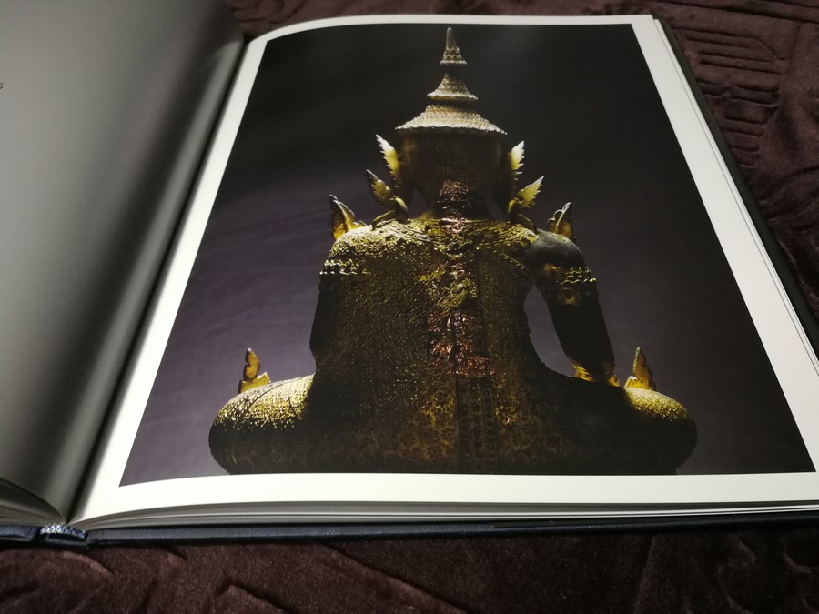 BUDDHA IMAGE TALKS วจนพุทธปฏิมา โดย เสริมคุณ คุณาวงศ์ ปกเเข็ง 140 หน้า ปี 2554