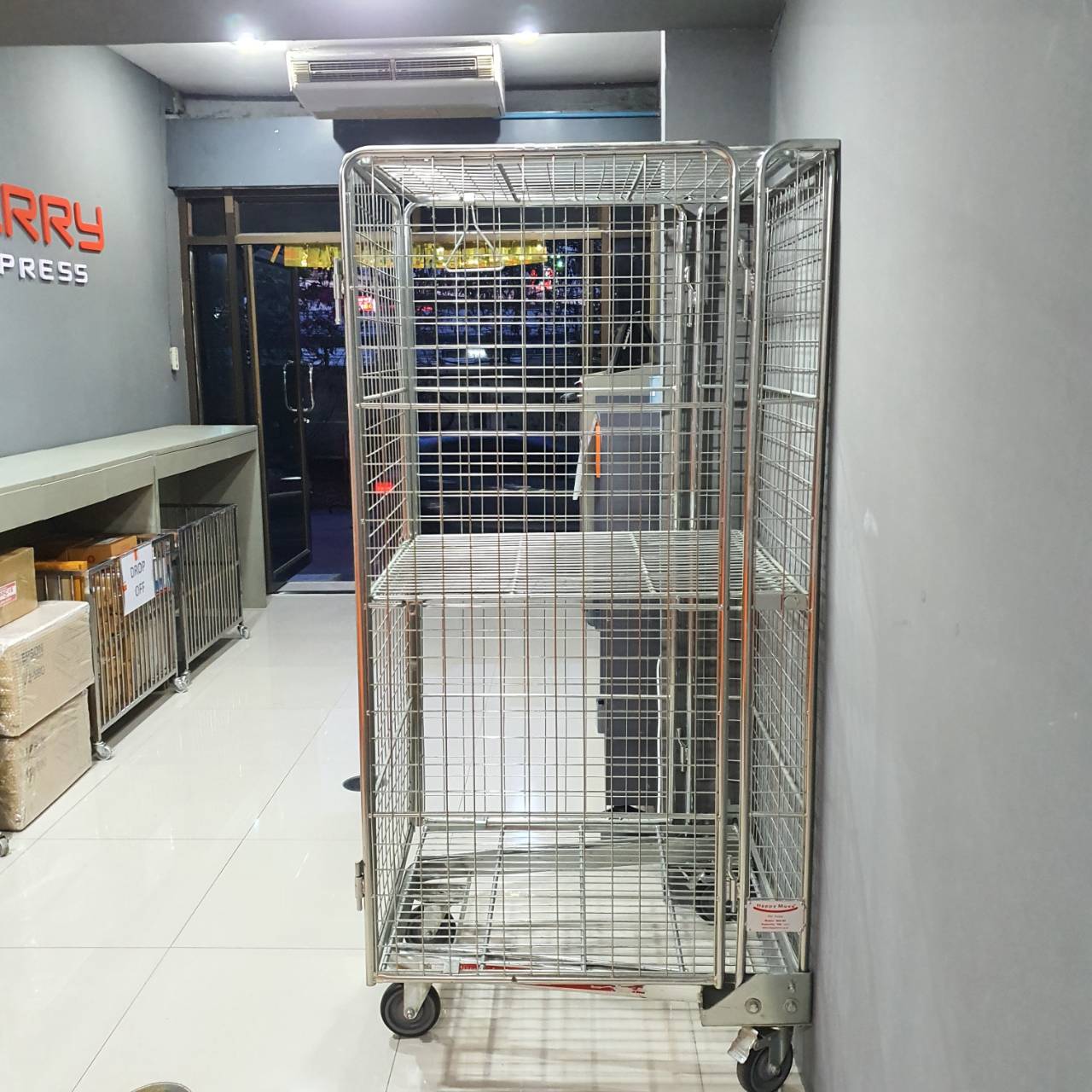 ตะแกรงเหล็กวางของ 2ชั้น ประตูปิด ใช้กับขนส่ง มือสอง