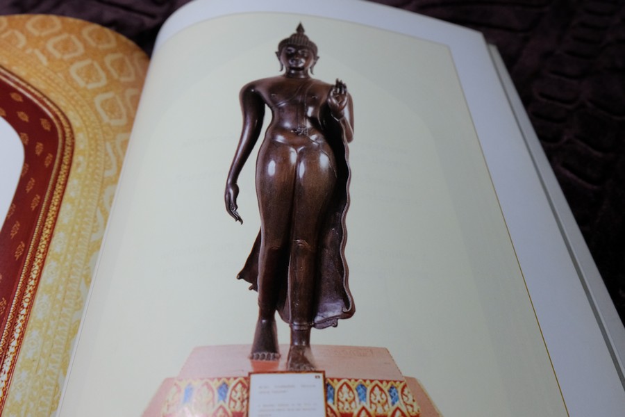 พระพุทธรูปที่พระระเบียงพระอุโบสถ วัดเบญจมบพิตรดุสิตวนาราม หนา 138 หน้า พิมพ์ปี 2543
