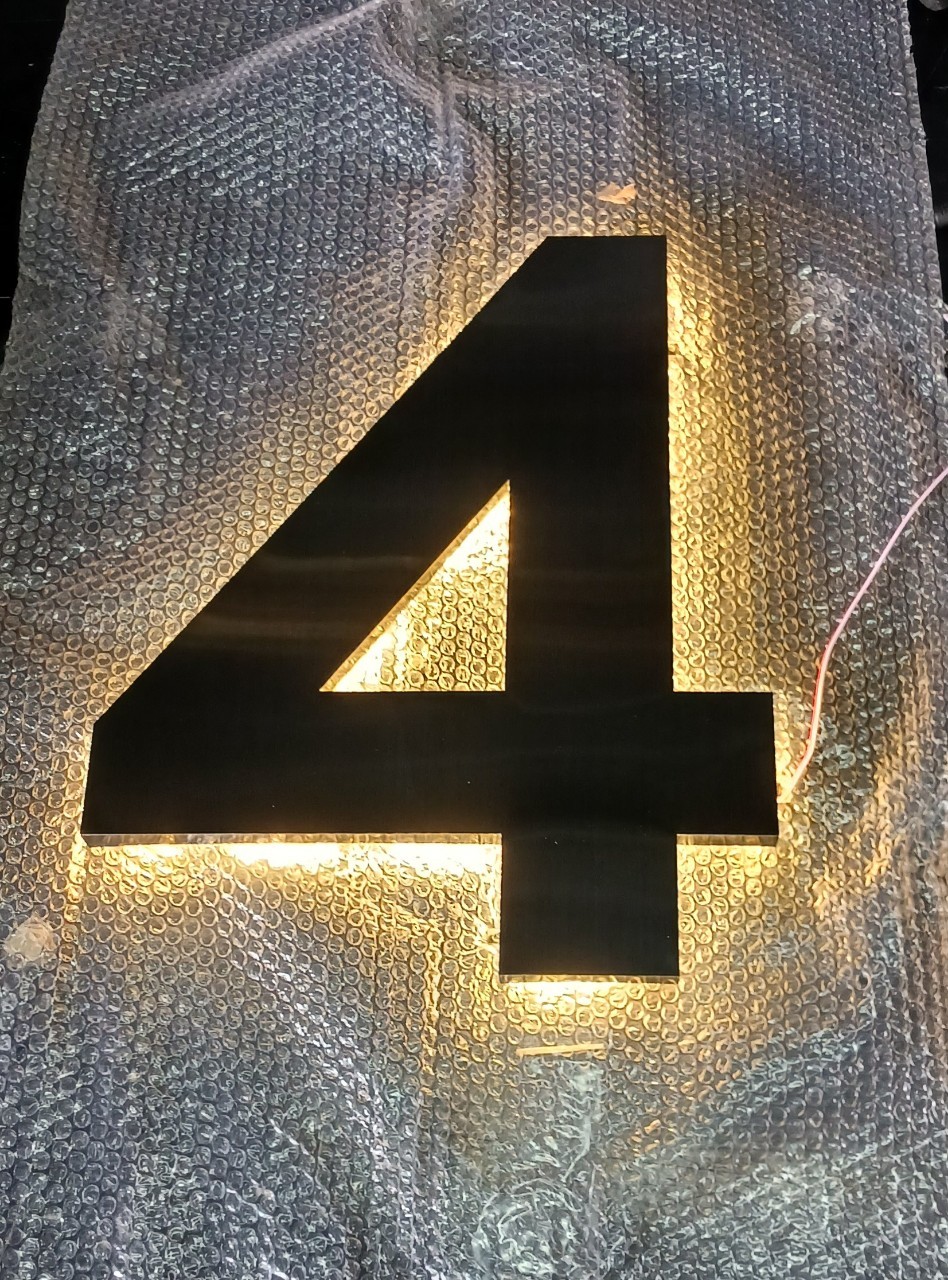 อักษรเเสตนเลสสีดำแฮร์ไลน์ '' 4 '' สูง 50 cm