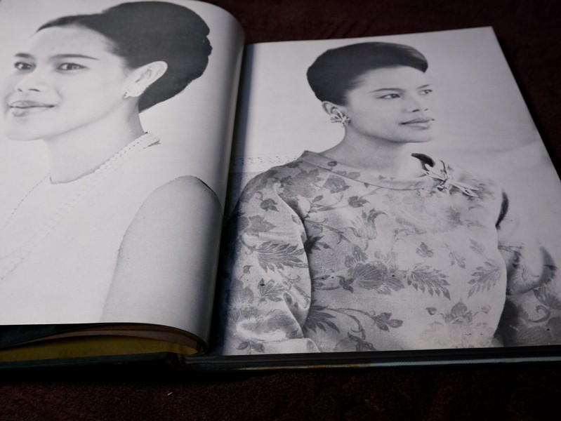 ประมวลพระบรมฉายาลักษณ์ ฉบับพิเศษ สมเด็จพระนางเจ้าสิริกิติ์ พระบรมราชินีนาถ ปี 2510