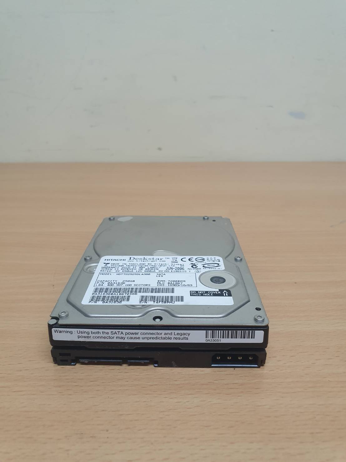 ฮาร์ดดิส Hitashi 250GB มี 8 ตัว
