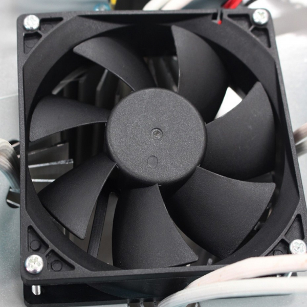 โคมไฮเบย์ LED 400w รุ่นมีพัดลมระบายความร้อน ยี่ห้อ Iwachi (แสงส้ม)