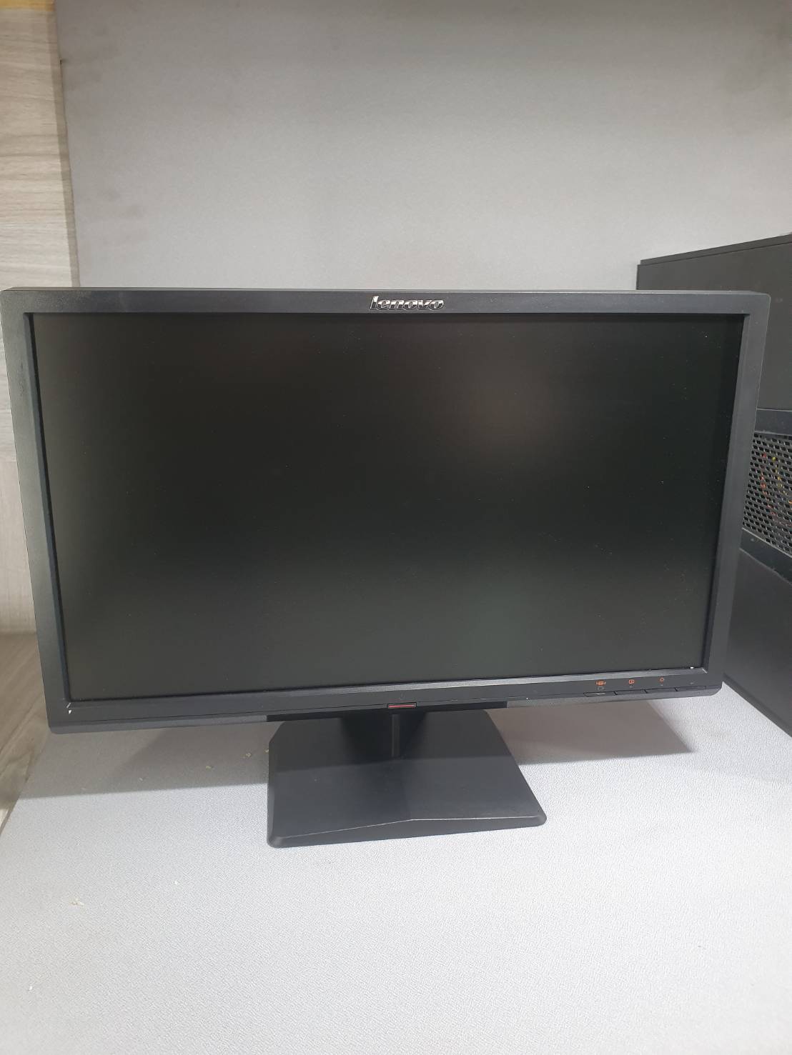 ขายคอม lenovo ของใหม่ เอาไว้ เวิคฟอมเฮือน ขายชุดละ 6500 บาท cpui5 ram4g hhd1tb