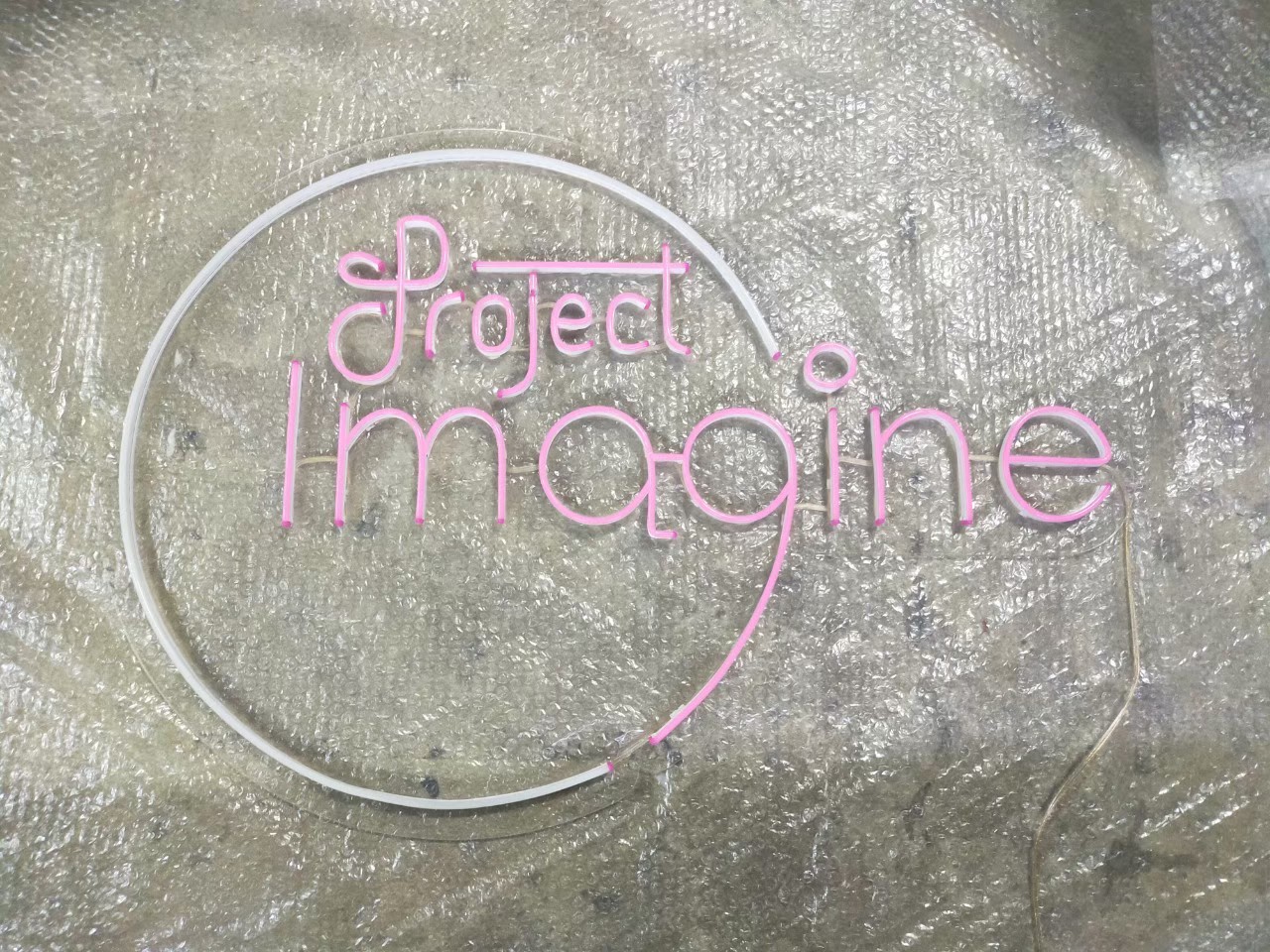 ไฟนีออน เฟค