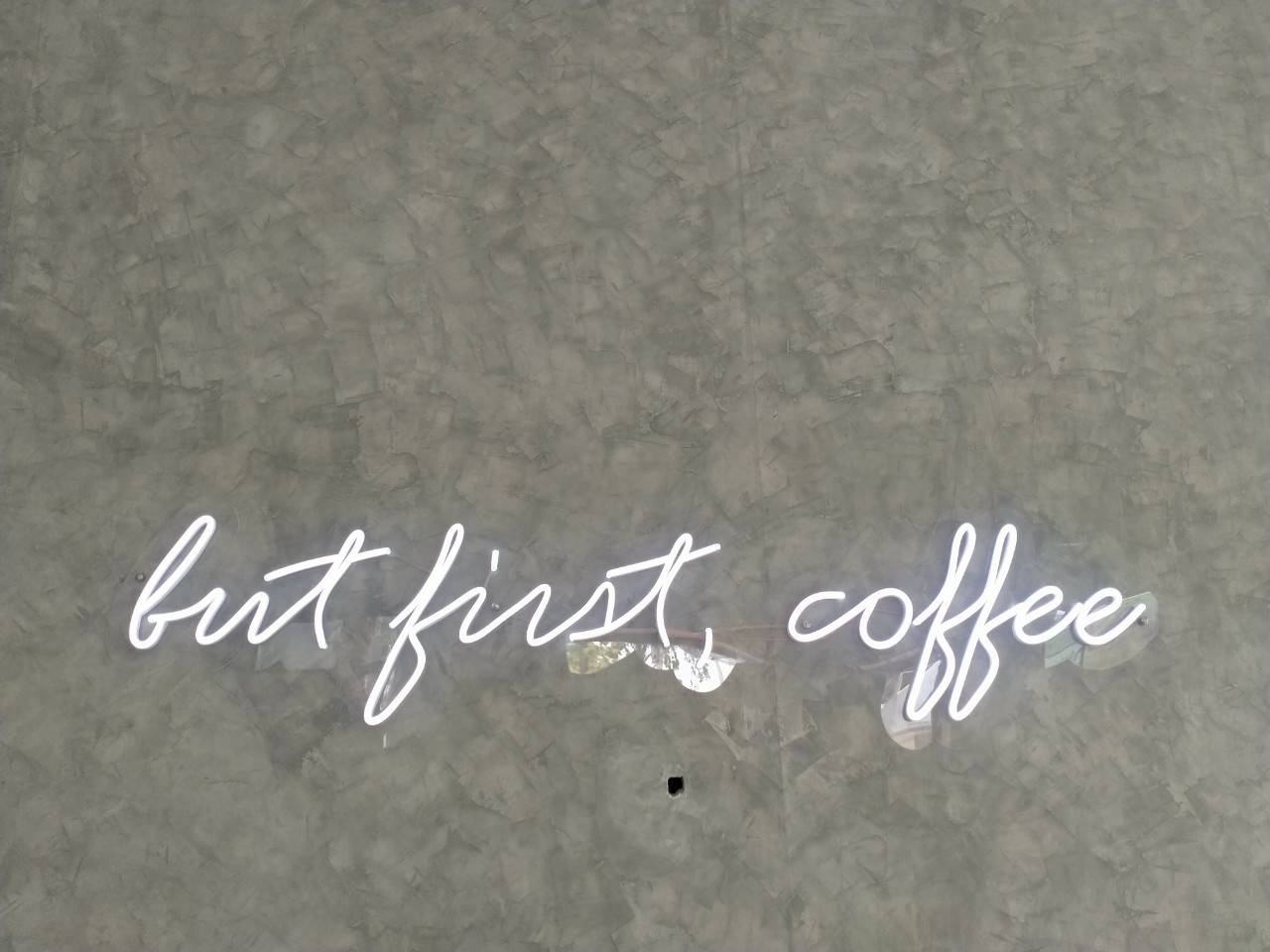 ป้ายไฟนีออนดัด แสงสีขาว วางหลังอะคริลิคใสหนา3 มิล