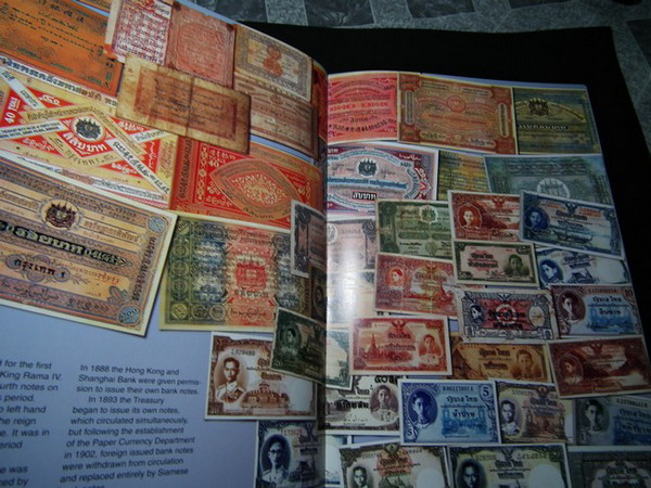A Century of THAI GRAPHIC DESIGN (สิ่งพิมพ์สยาม) โดย อเนก นาวิกมูล ปี 2543(สอบถาม)