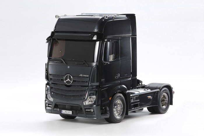 Mercedes-Benz Actros 1851 Gigaspace (Black Edition).
