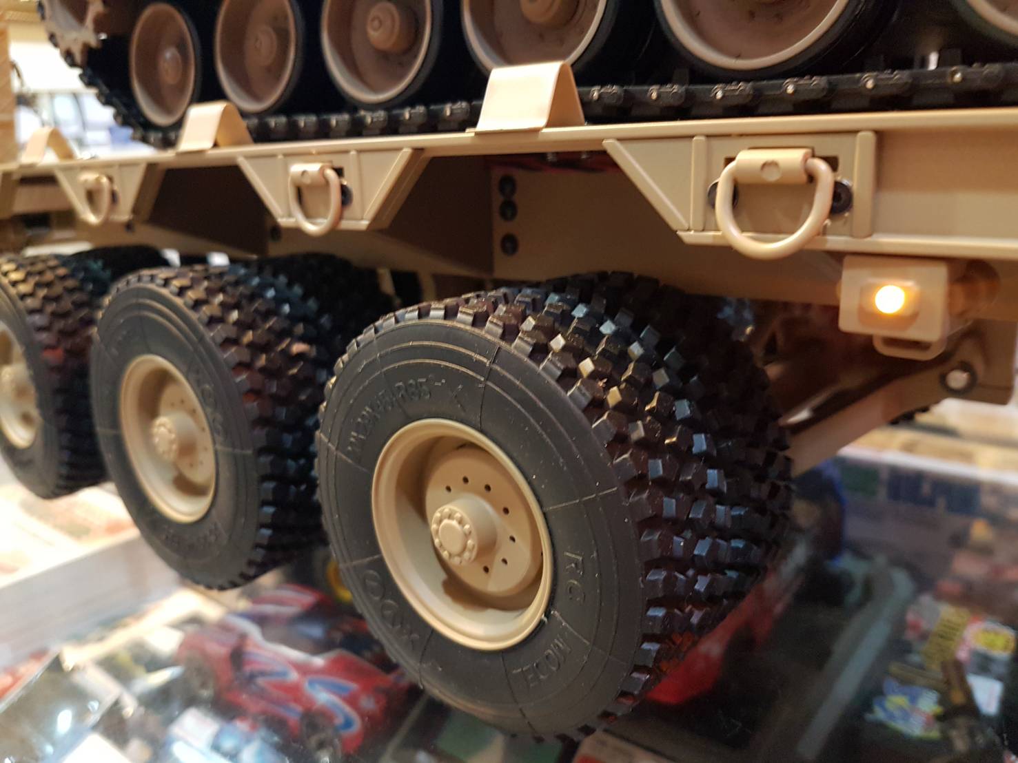 U.S. M983 Hemtt Oshkosh 8x8 Military Tactical Truck w/M747 Lowboy Trailer (Full-Option)