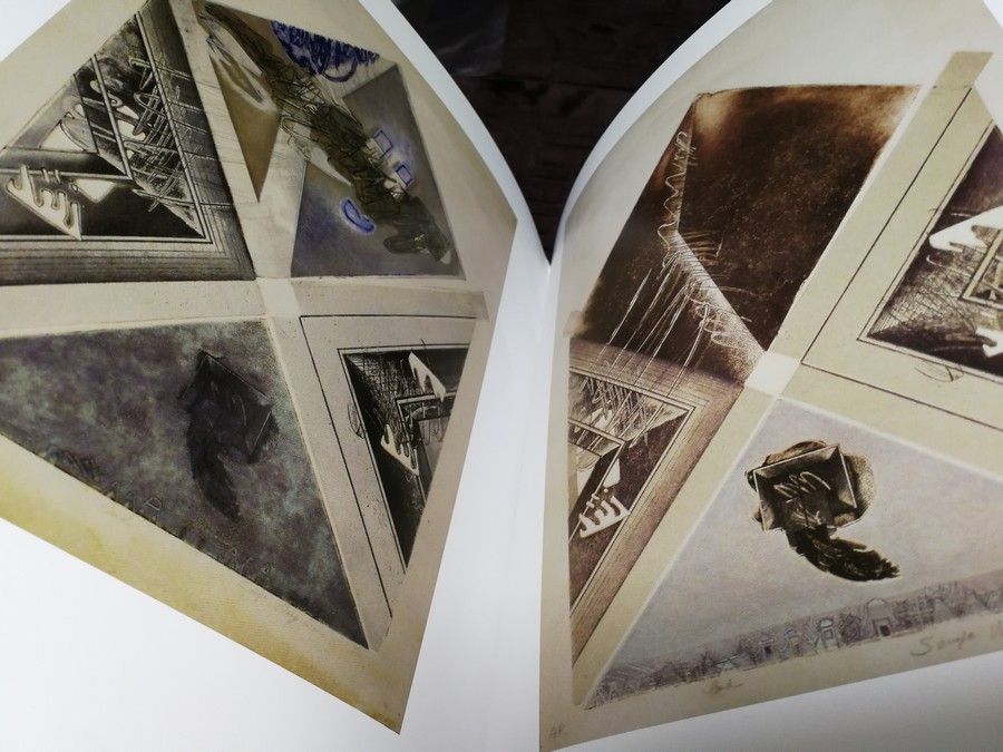 จุฬาฯสรรศิลป์ นิทรรศการเชิดชูเกียรติ ร.ศ.สัญญา วงศ์อร่าม 5 พ.ย.-27 ธ.ค .2556 (มีลายเซ็นต์)