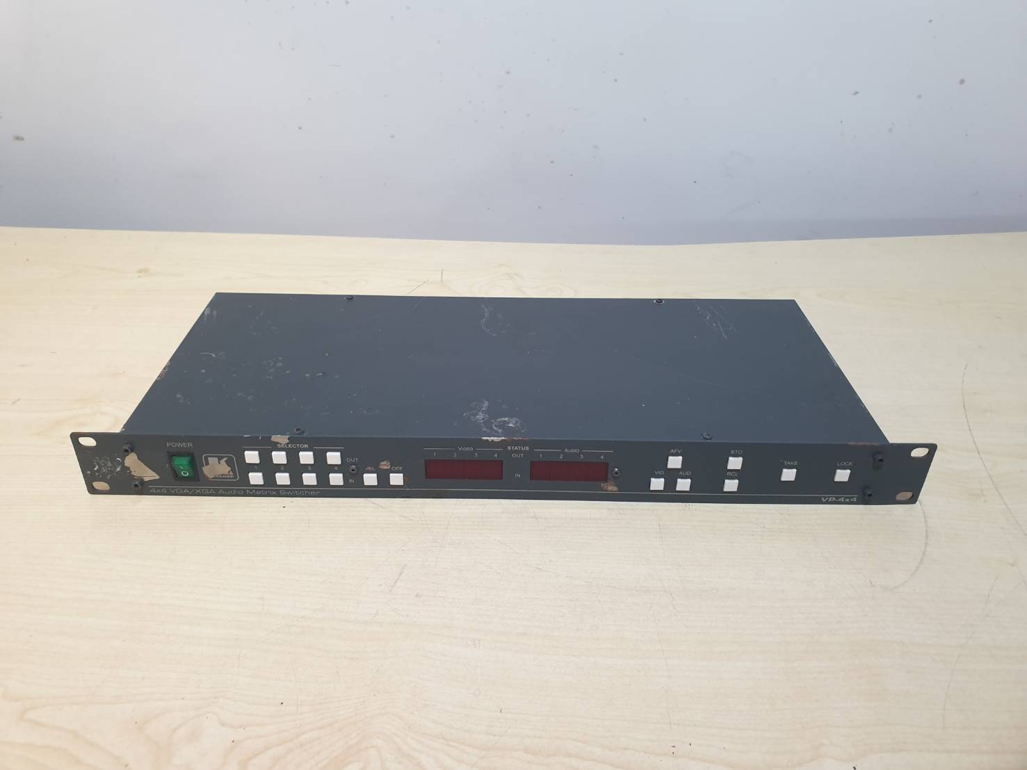 KRAMER VP-4X4/220V