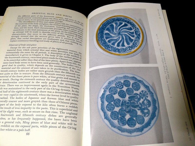 Oriental Blue & White by SIR HARRY GARNER ปกแข็ง 226 หน้า ปี 1973