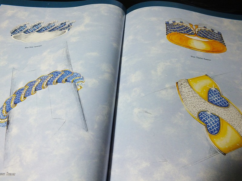 Jew Fest Catalogue 2 โดย สมาคมผู้ค้าอัญมณีไทยเเละเครื่องประดับ (TGJTA) ปกแข็ง 240 หน้า ปี 1995