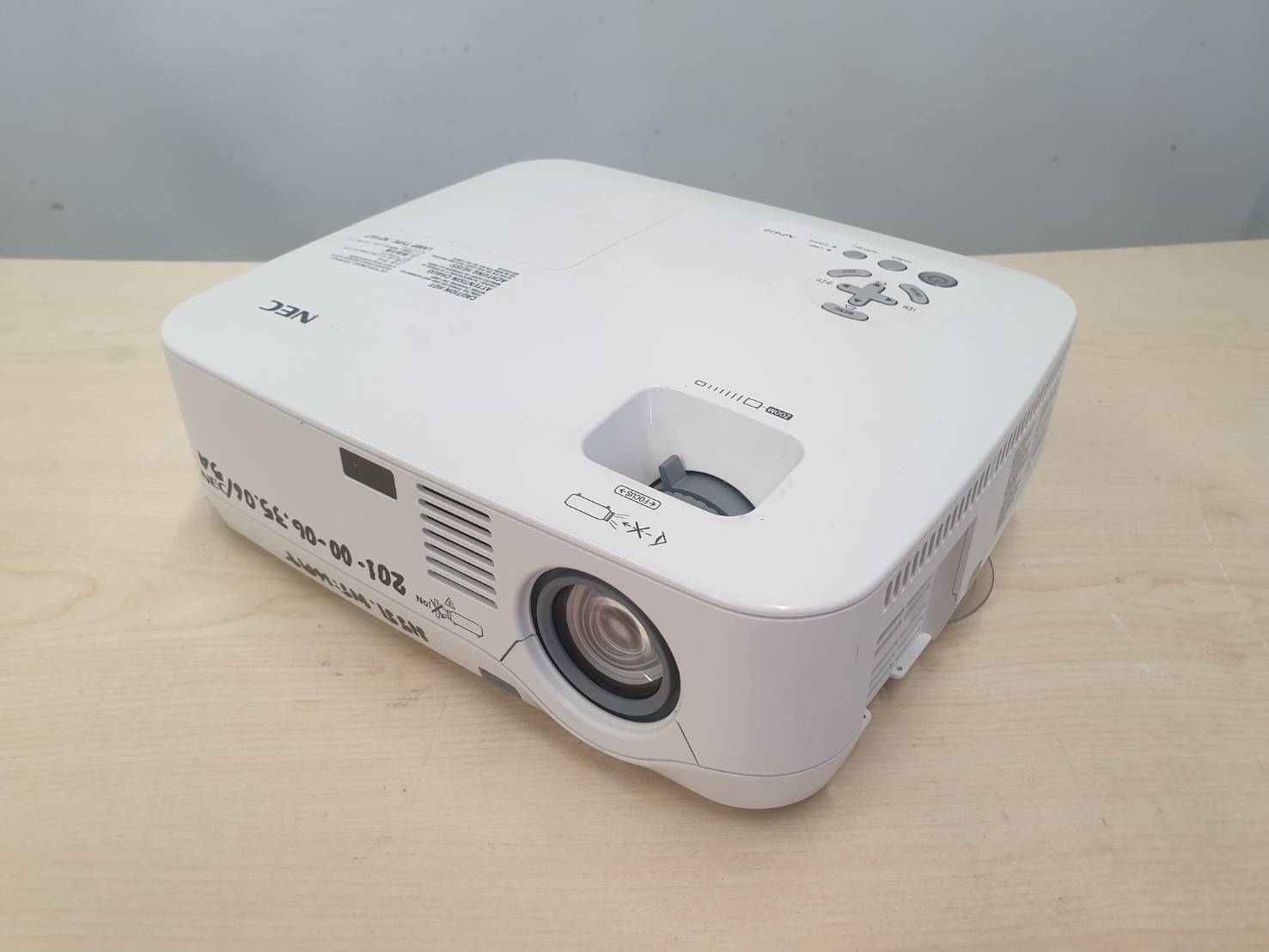 โปรเจคเตอร์ NEC รุ่น NP410 มือสอง(2,600 ANSI Lumens)