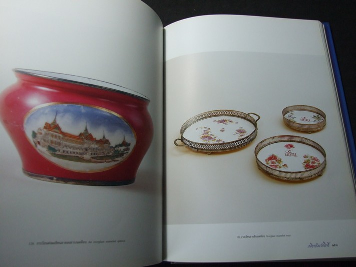 เครื่องถ้วยวัดโพธิ์ (Ceramics of Wat Pho) จัดทำโดย วัดพระเชตุพน ปี 2545(สอบถาม)