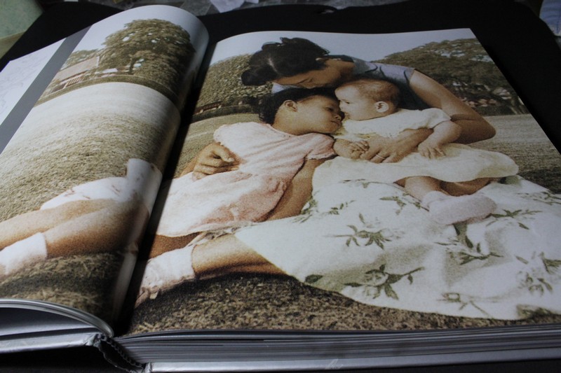 เเพรว 25 ปี ฉบับ บันทึกพระราชวงศ์ ปกข็ง 404 หน้า