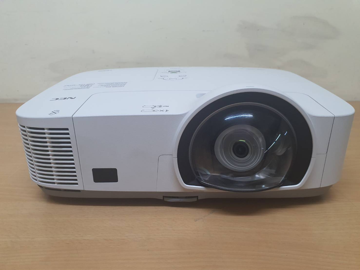 โปรเจคเตอร์ nec np-m300xs มือสอง
