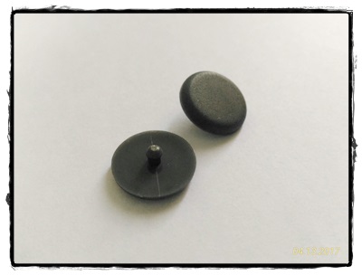 กระดุมปลายมน B สีเทา