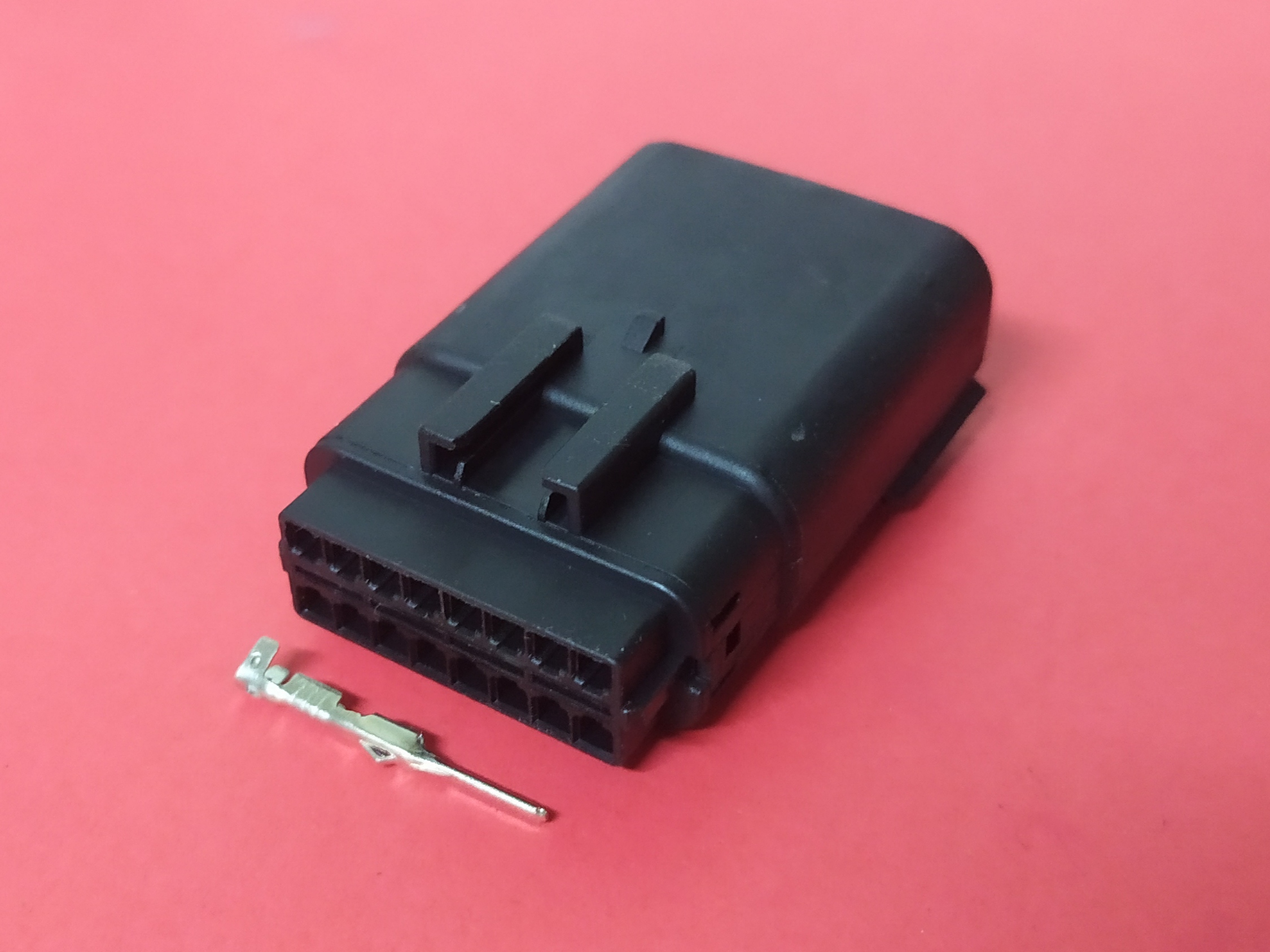 16 พิน Ford #1601 ตัวผู้