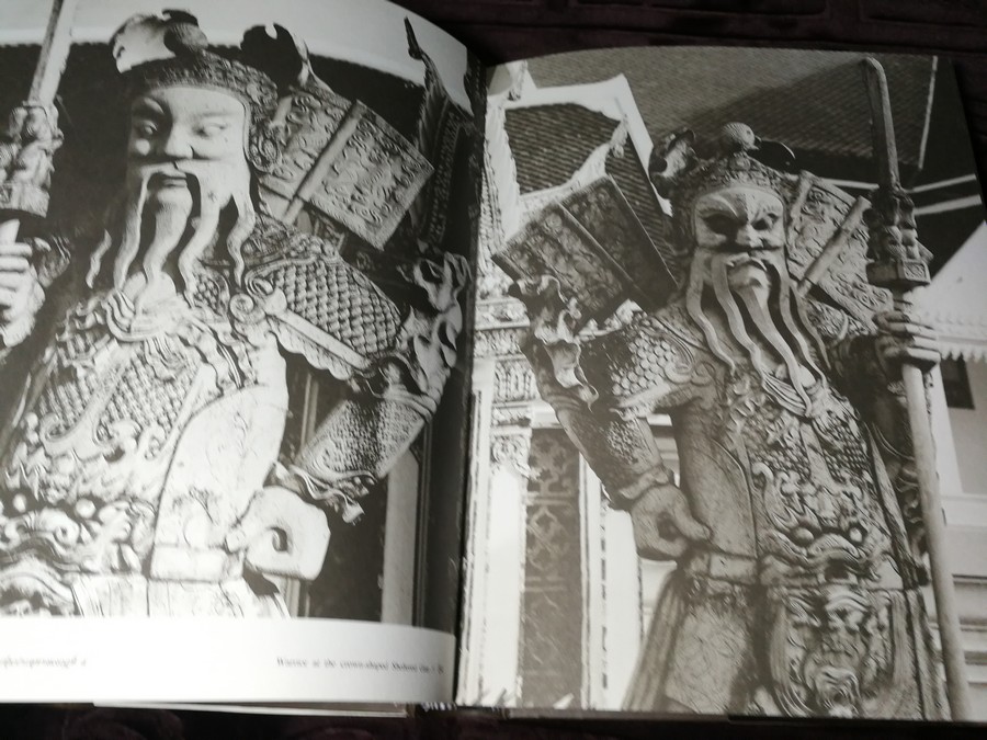 ตุ๊กตาจีนวัดโพธิ์ the chinese stone figurines of wat pho ปกเเข็งเล่มใหญ่ ปี 2548