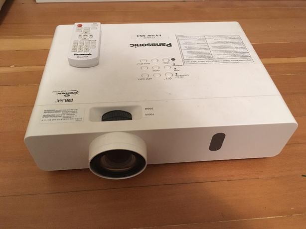 โปรเจคเตอร์ PANASONIC PT-VX410Z มี 6 ตัว มือสอง