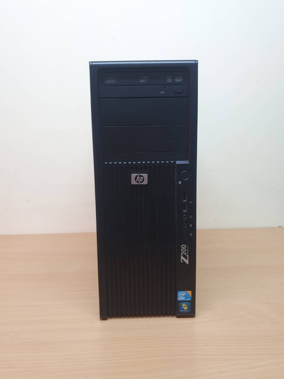HP Z200 Workstation มือสอง มีแต่เครือ่ง กับ cpu i5 ไปซื้อมีแรม ไม่มีฮาร์ดดิส ใช้ได้เลย ตัวละ 2000 บาท มี 6 ตัว