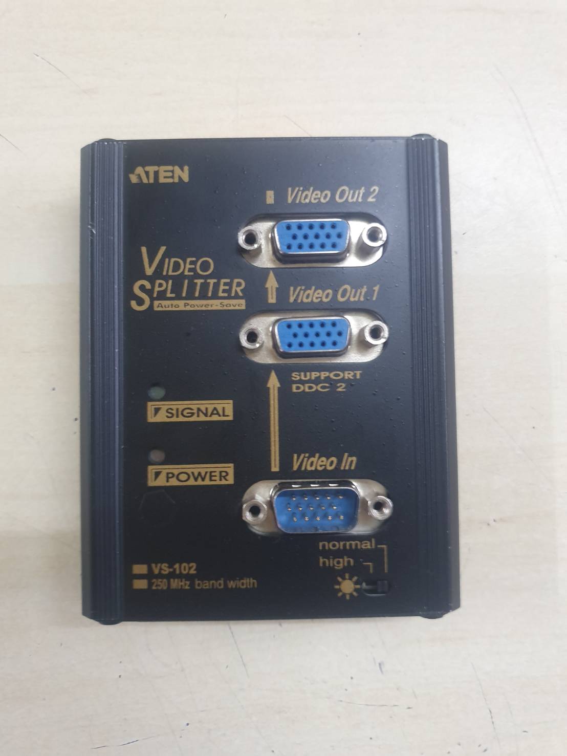 ATEN 2-PORT VGA SPLITTER รุ่น VS102 มือสอง