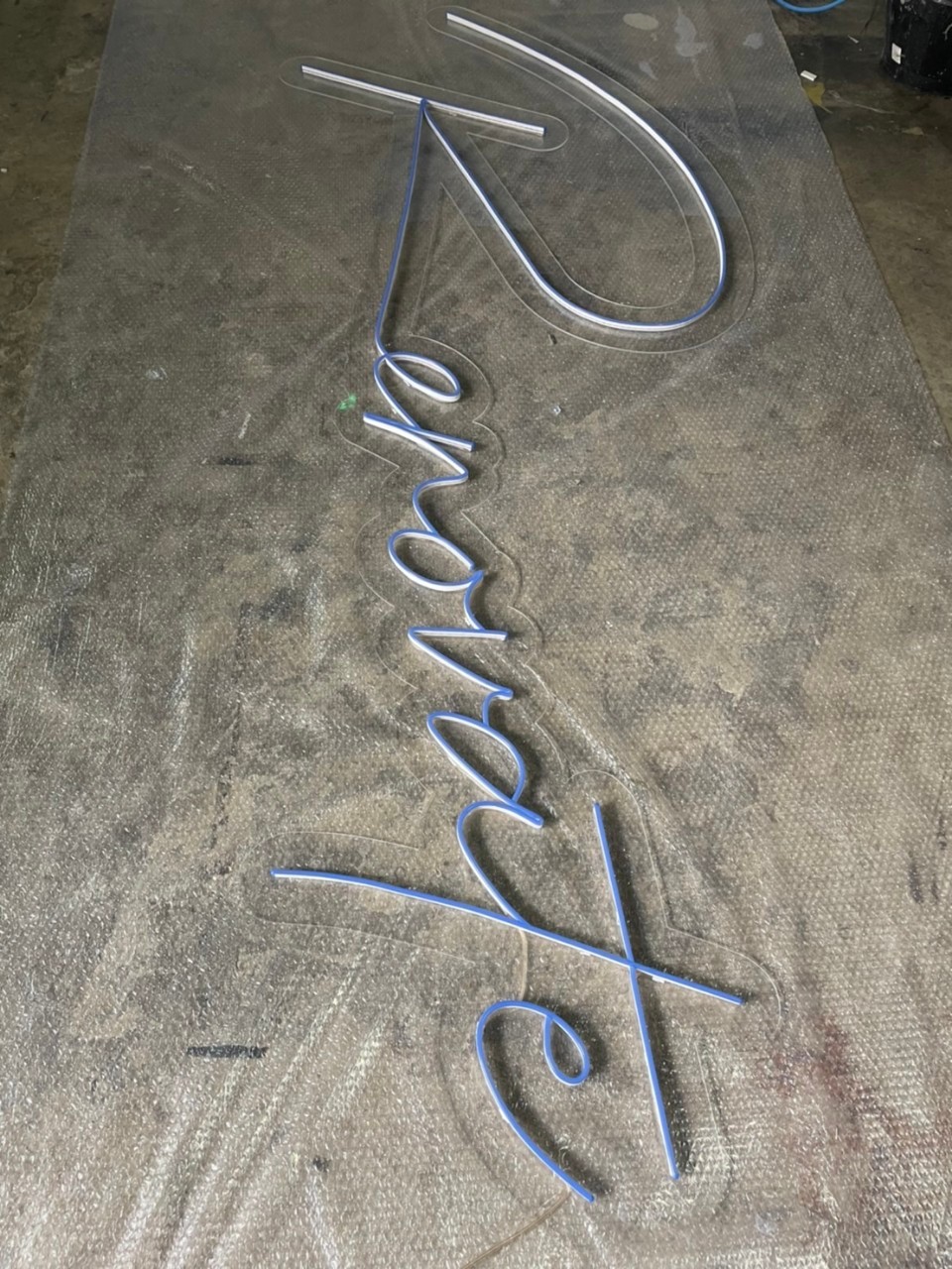 ไฟนีออน เฟค