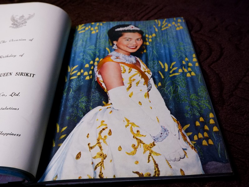 ประมวลภาพพระบรมฉายาลักษณ์ สมเด็จพระนางเจ้าสิริกิติ์ พระบรมราชินีนาถ ปกแข็ง พิมพ์ ปี 2514 (Pre-Order สอบถาม)