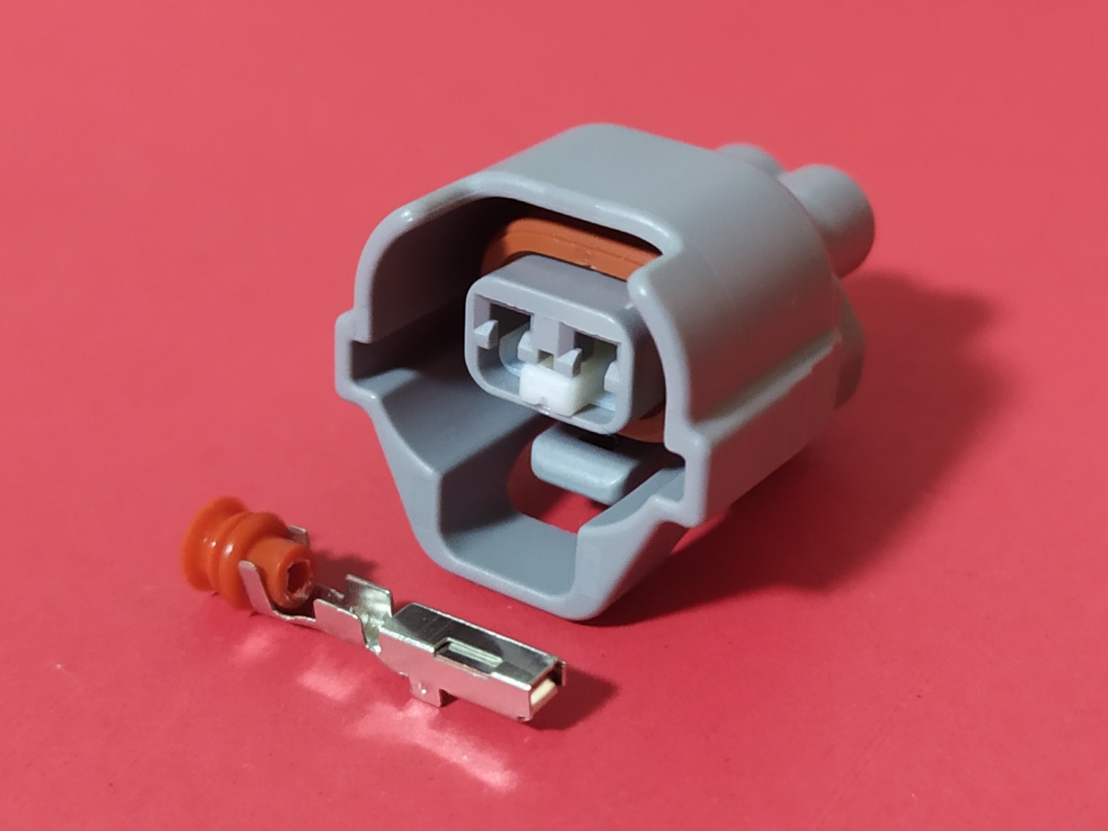 2 พิน เทา หัวฉีด Toyota, Isuzu, หรือ วาวล์ควบคุมเชื้อเพลิง #0670