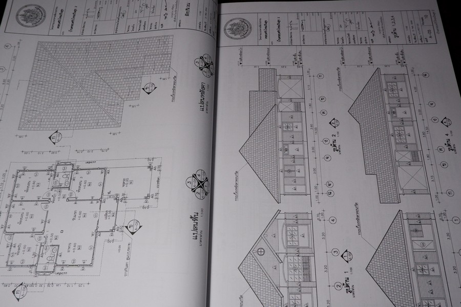 เเบบบ้านเพื่อประชาชน เล่ม 4 บ้านครอบครัวไทยเป็นสุข (บ้านในเมือง) โดย กรมโยธาธิการ พิมพ์ปี 2546 (สอบถาม)