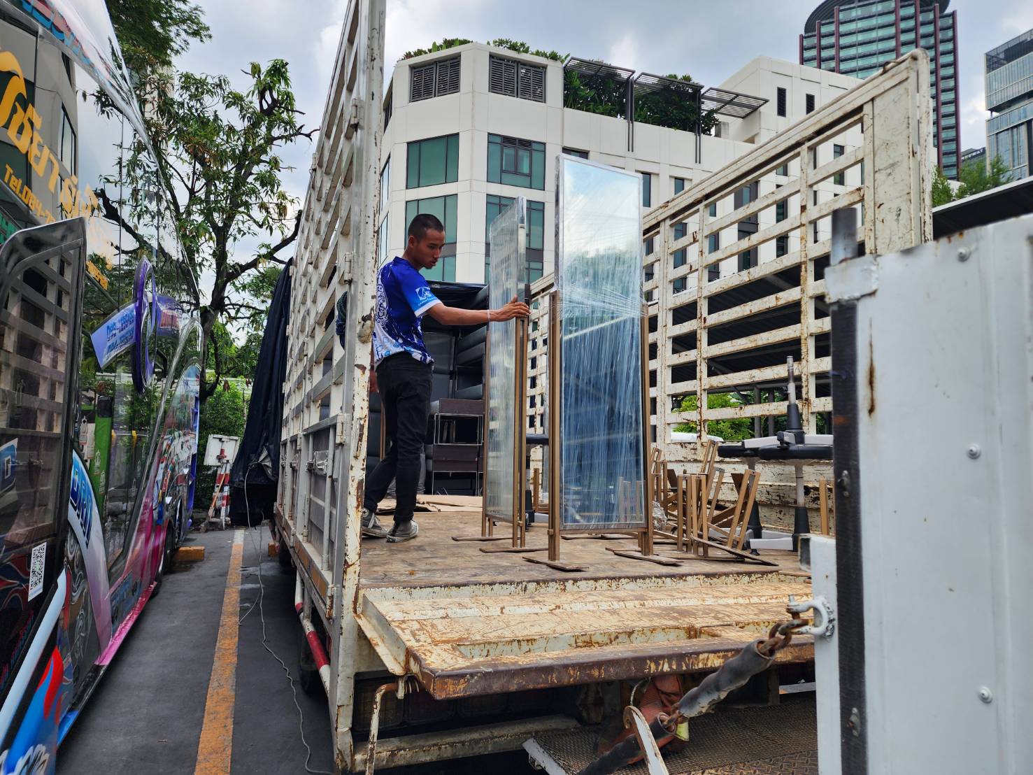 รับซื้อ รับประมูล @Siam Paragon