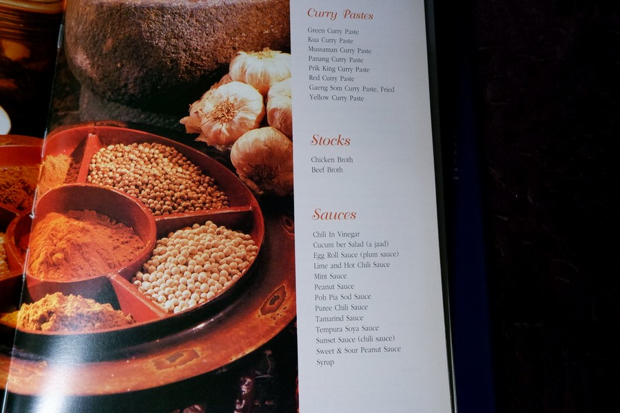 THAI CULINARY ART . Recipes by Srisomboon Bhandhukravi ( 2 ภาษา) ปกแข็ง 256 หน้า ปี 2541