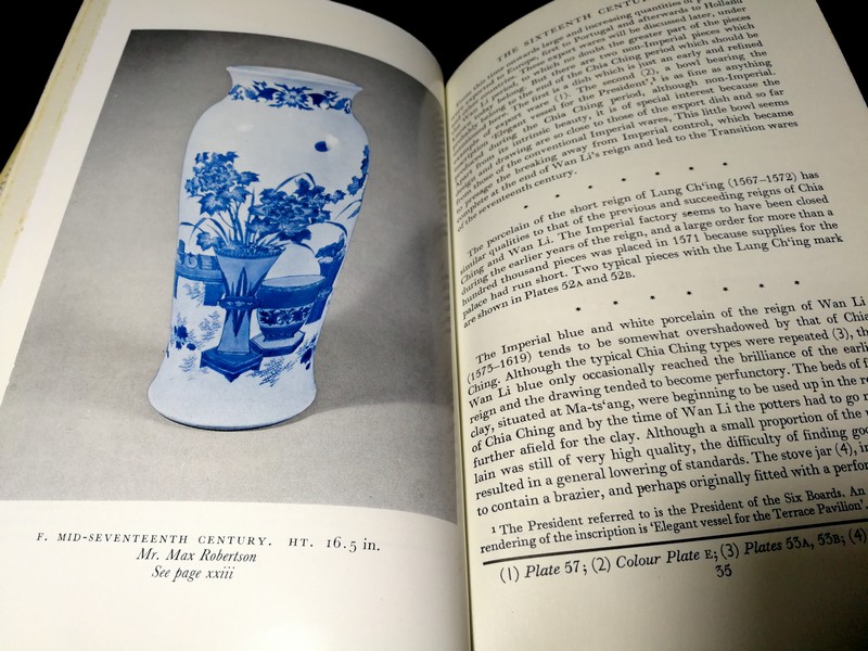 Oriental Blue & White by SIR HARRY GARNER ปกแข็ง 226 หน้า ปี 1973
