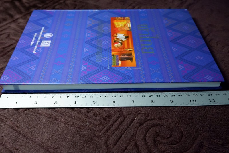 ผ้าไทย สายใยเเห่งภูมิปัญญา สู่คุณค่าเศรษฐกิจไทย ปกแข็ง ปี 2545
