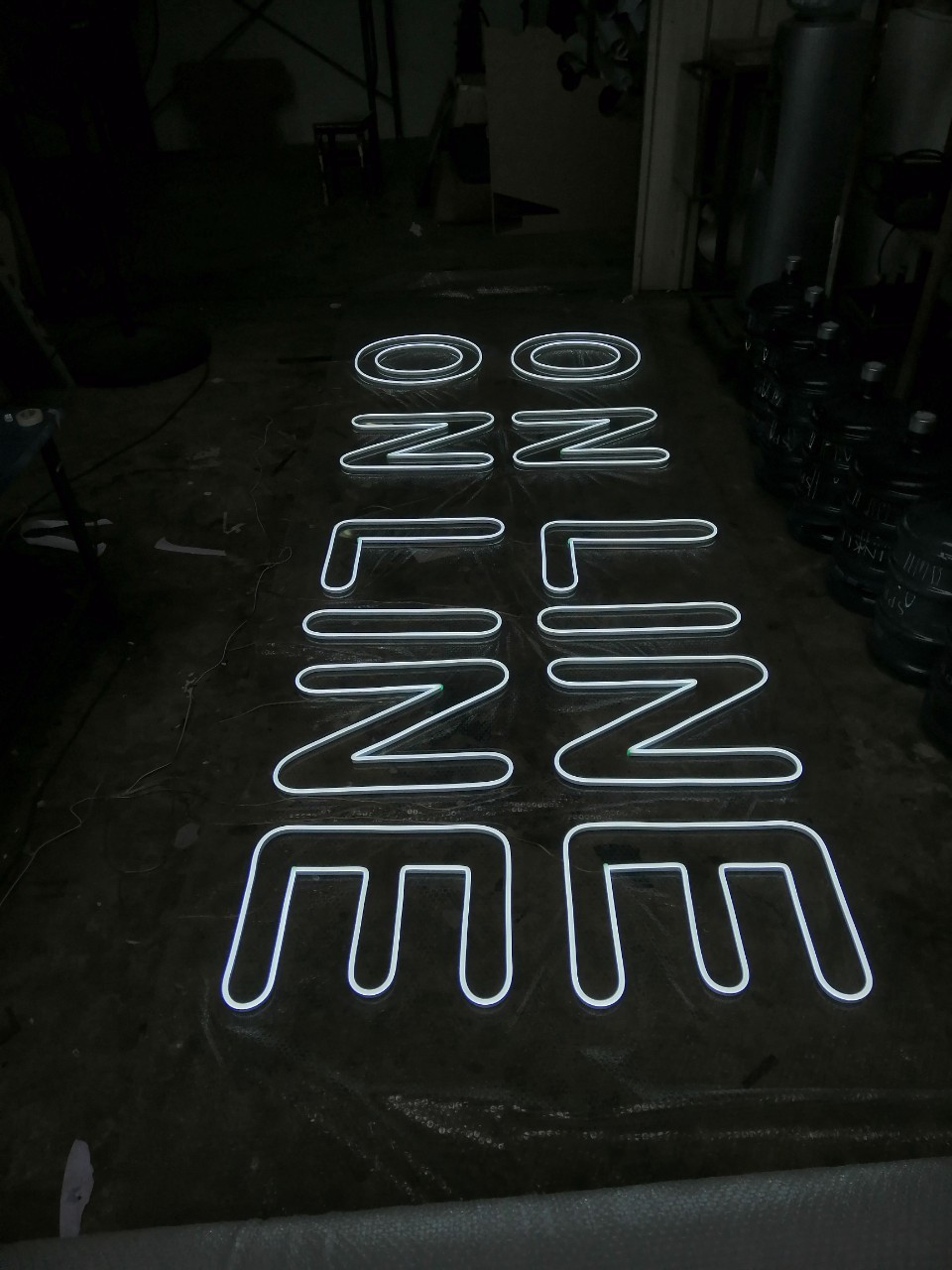 ไฟนีออน เฟค