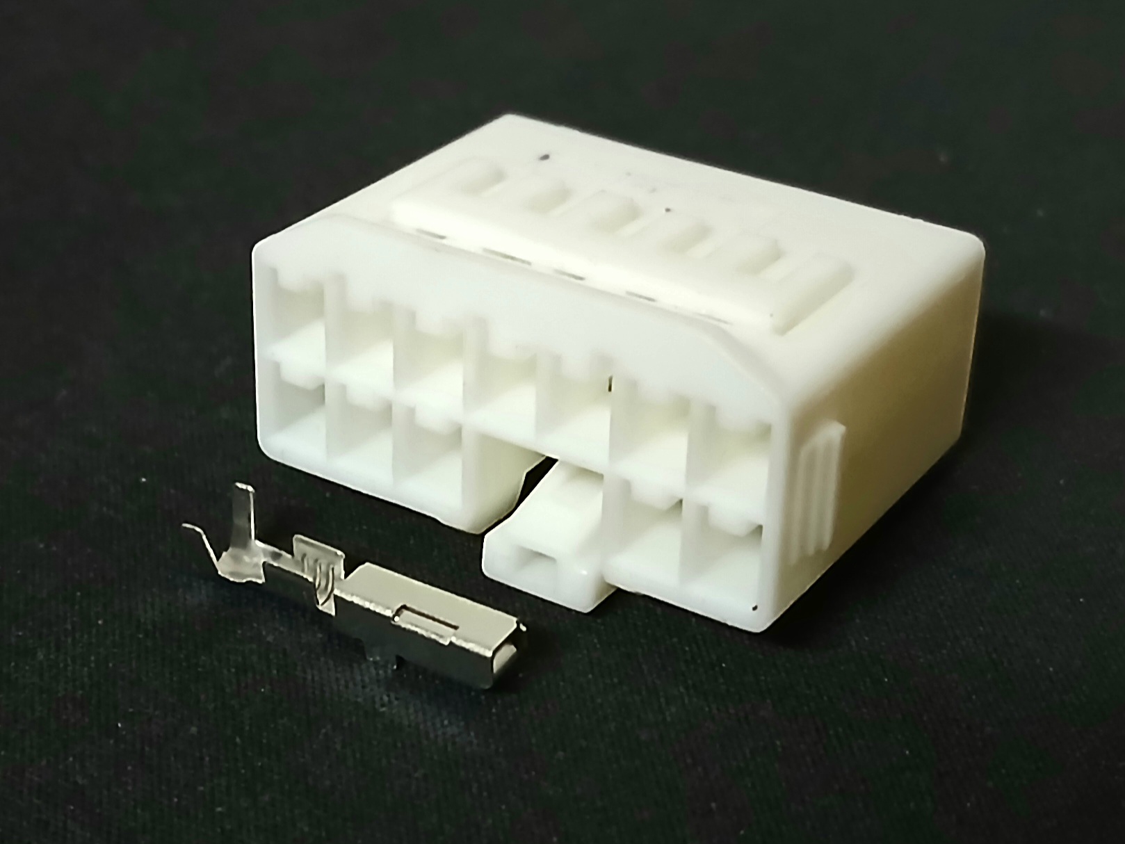 12 พิน ขาว กล่องคุมสเต็ปมอเตอร์เทอร์โบ วีโก้ #1120