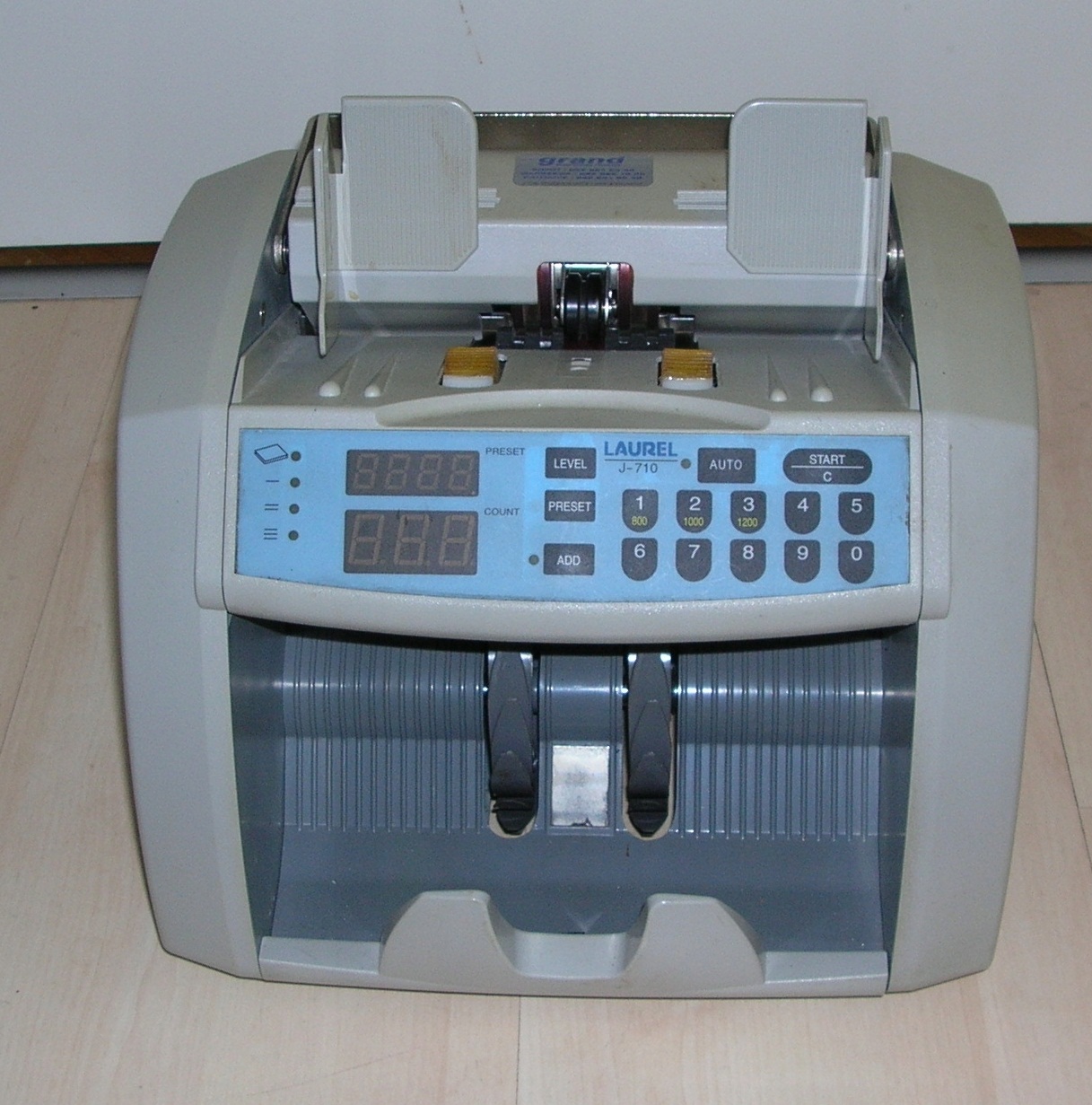 เครื่องนับธนบัตรเครื่องลอเรล j710(Laurel J710 ) มือสอง