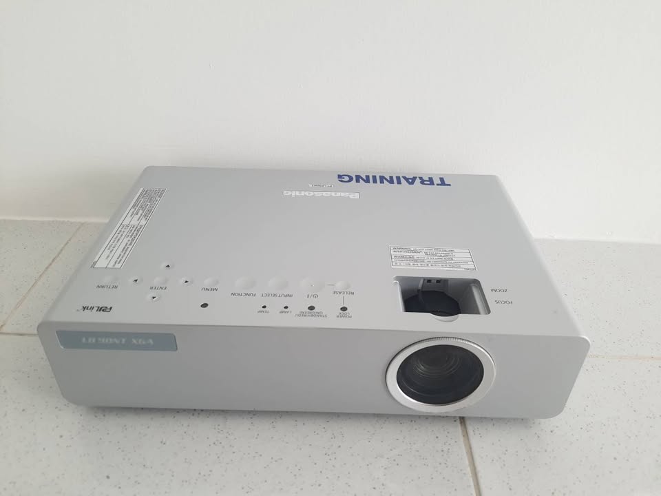 โปรเจคเตอร์ panasonic PT-LB90NTEA มือสอง