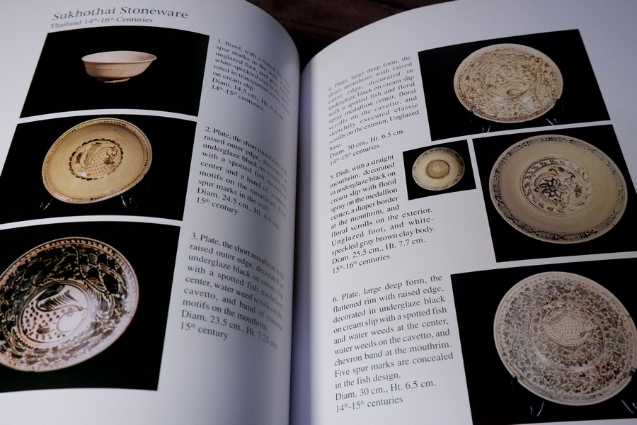 Ceramics from the Thai-Burma Border by Sumitr Pitiphat ปี 1992