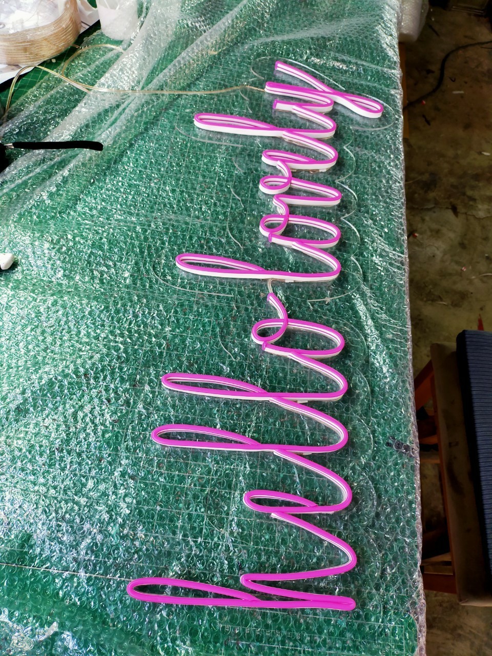 ไฟนีออน เฟค