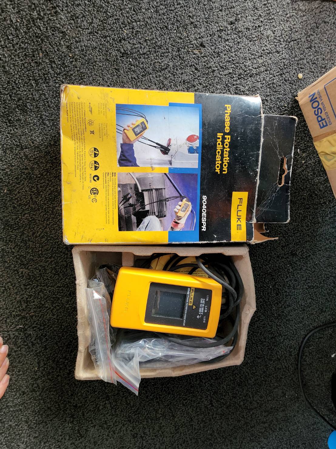 Fluke 9040 ใช้ในการตรวจทิศทางหรือลำดับของเฟสในงานไฟฟ้า 3 เฟส