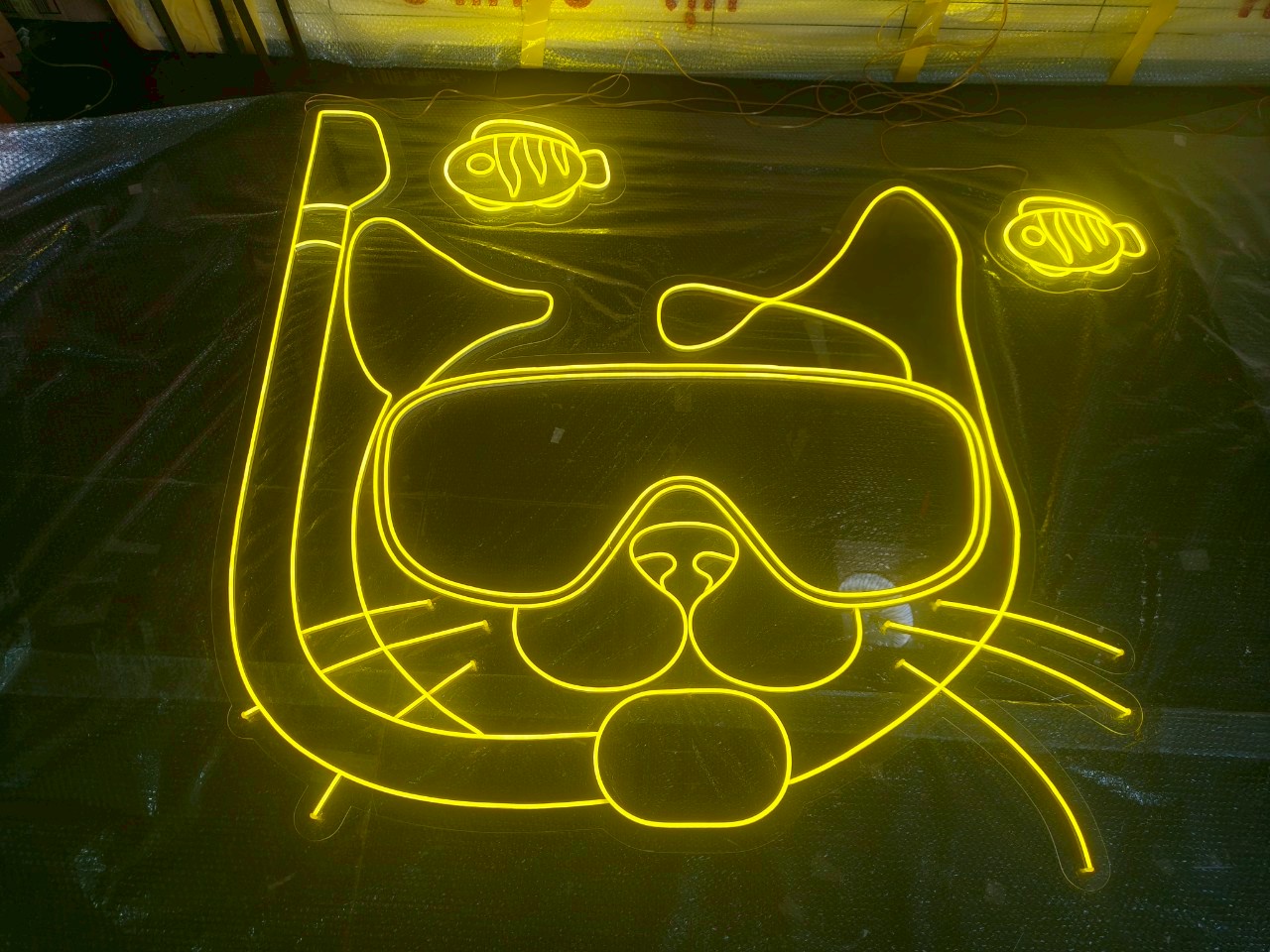 ป้ายไฟนีออนดัด LED ติดบนอะคริลิคใส ป้ายไฟแมวดัด