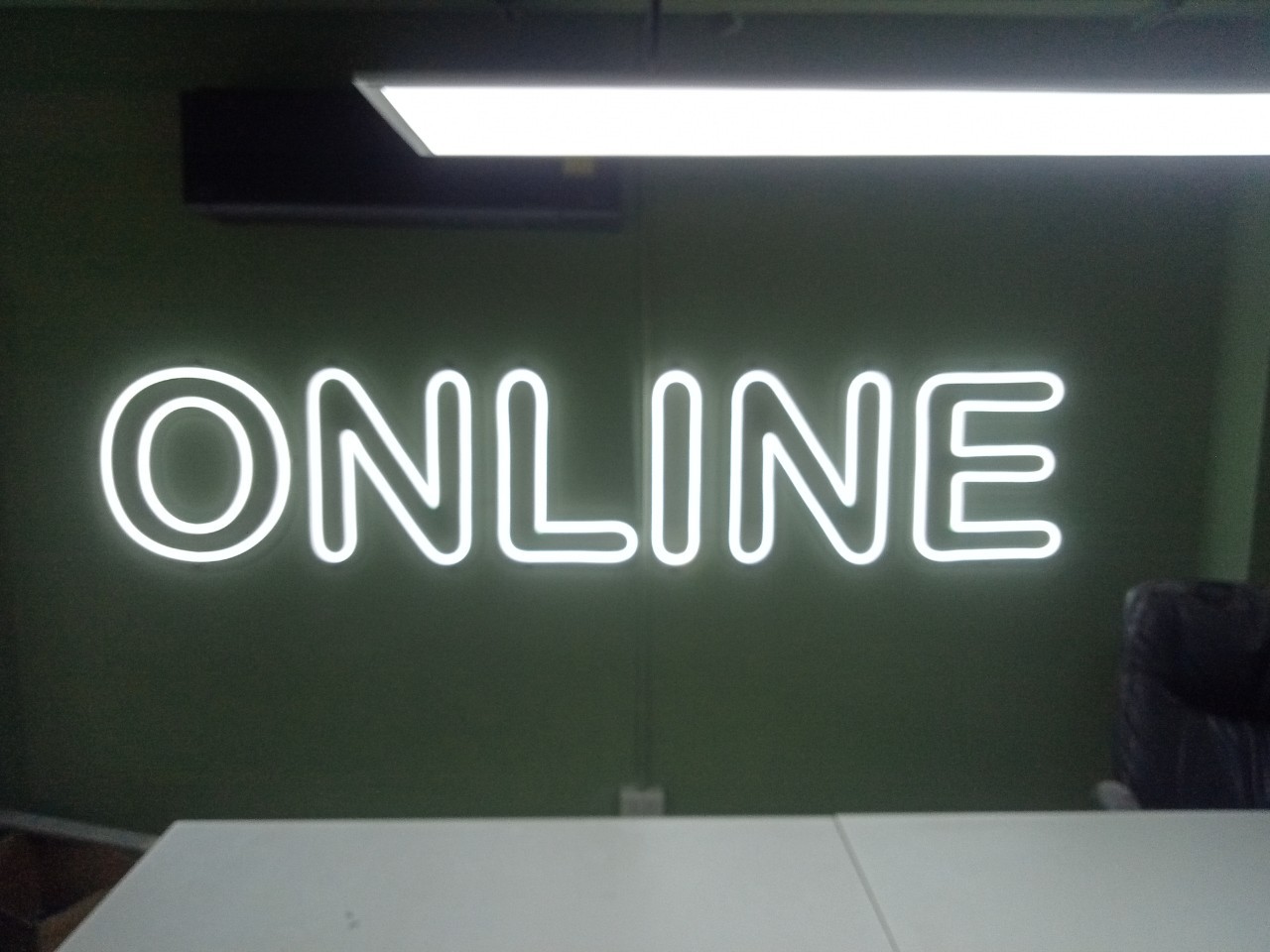 ไฟนีออน เฟค