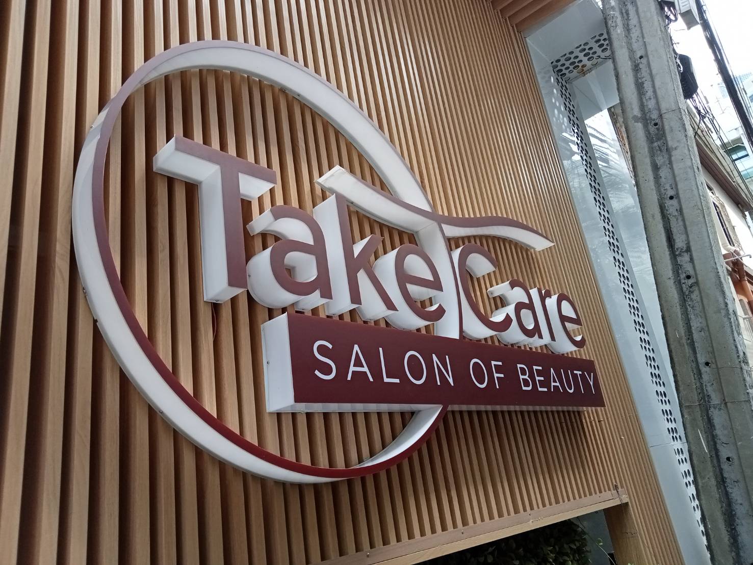 #ป้ายอะคริลิคไฟออกรอบตัวหน้าติดสติ๊กเกอร์รองหลังพาสวู๊ด