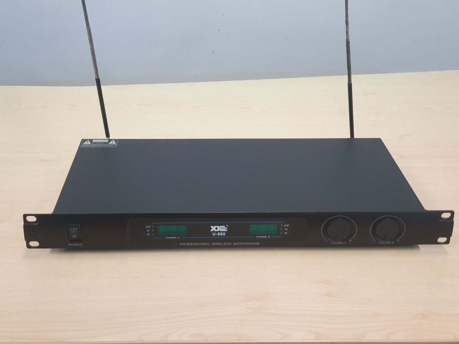 XXL U-880 wireless microphone
