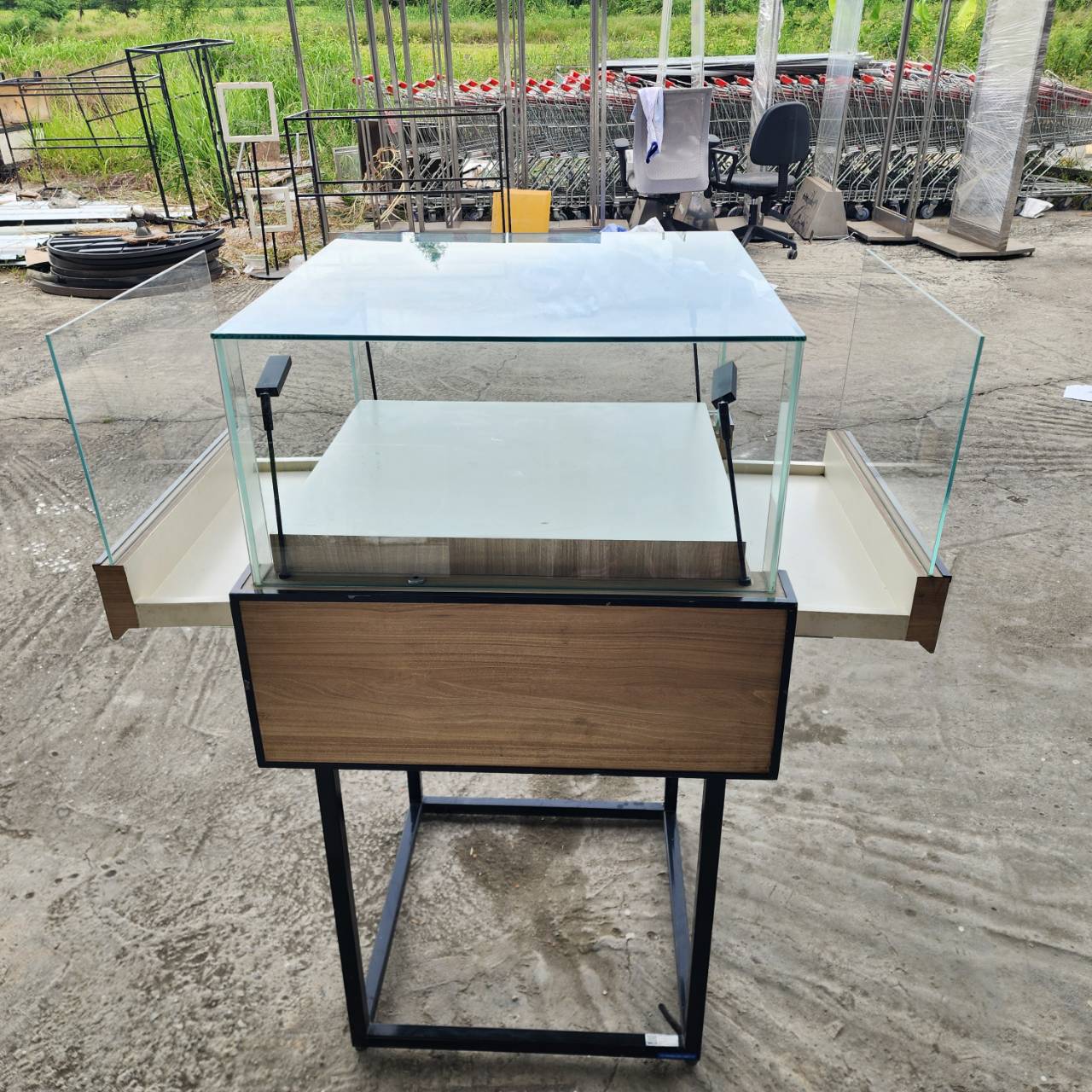 ตู้กระจกโชว์สินค้า ขนาด 65×65×117 cm