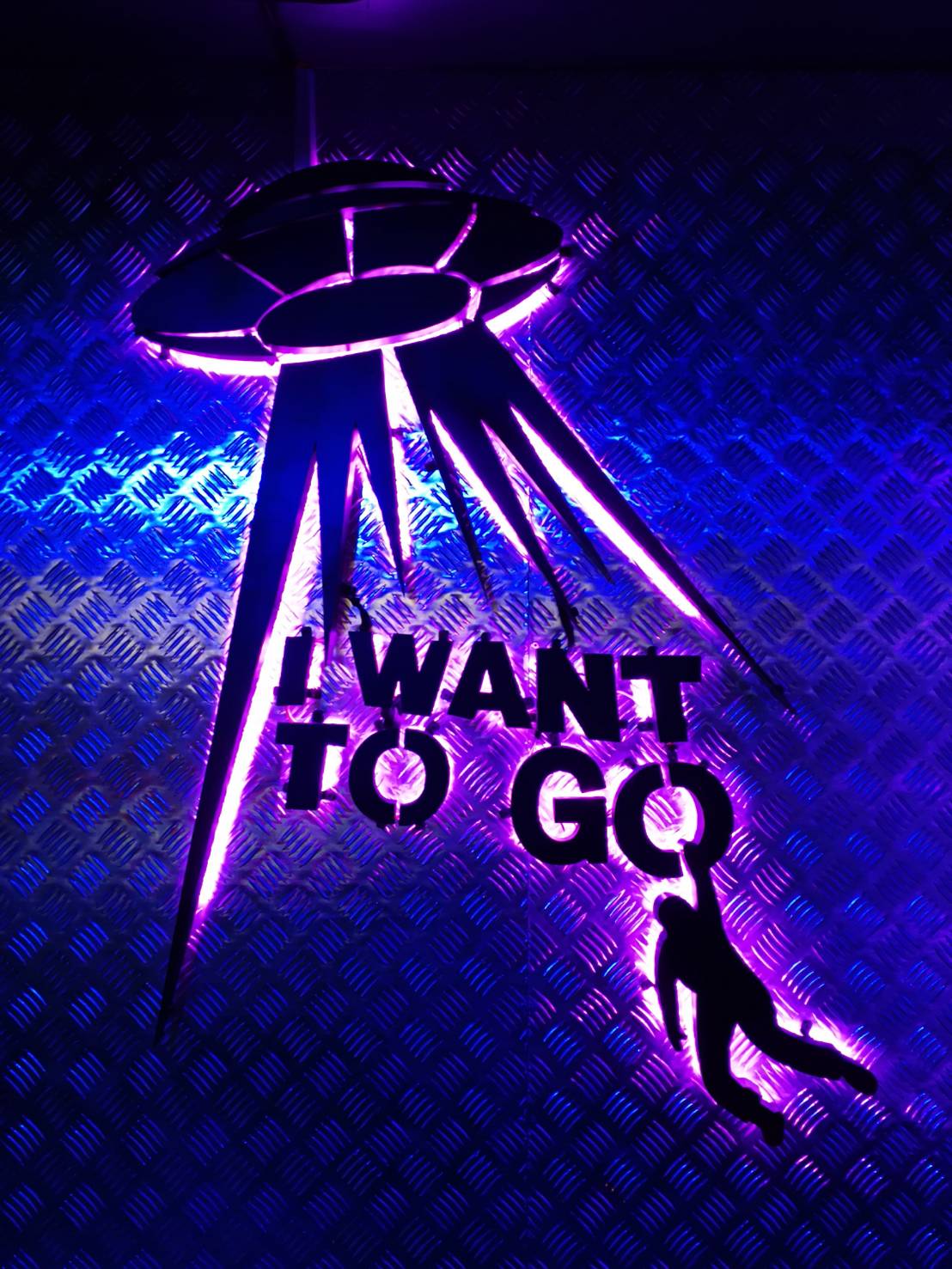 ป้ายไฟออกหลัง I WANT TO GO ติดตั้งป้ายเอกมัย