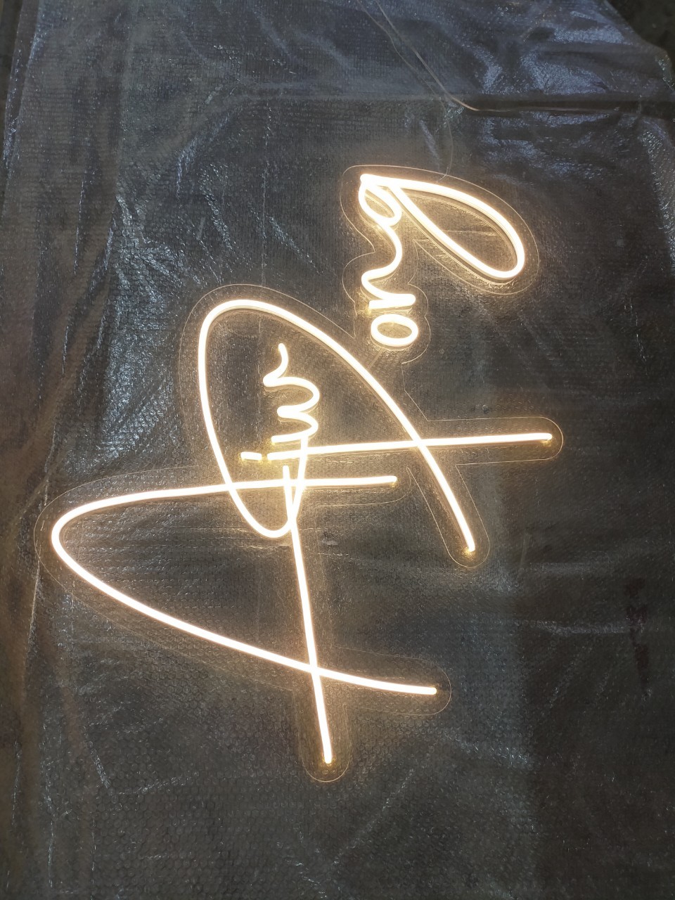 ไฟนีออน เฟค